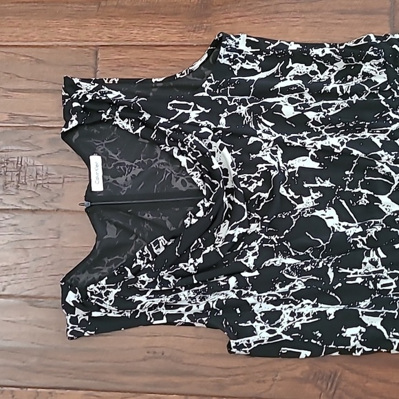 Calvin Klein jumpsuit featuring a black and white abstract pattern size 1X - Picture 2 of 10